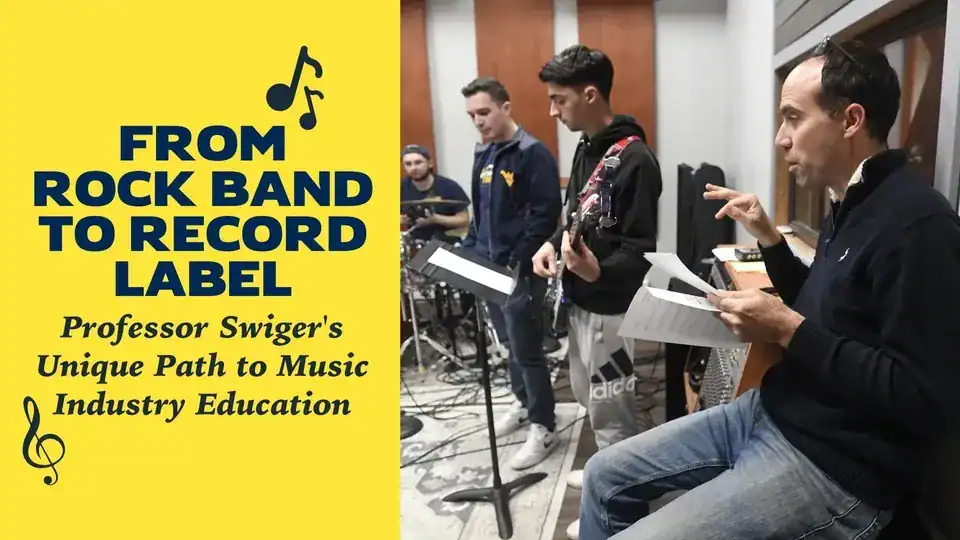 El profesor Swiger instruye a estudiantes tocando instrumentos en una sesión de educación de la industria musical en WVU College of Creative Arts.
